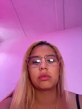 Snapshot of Aliss_Taylor1 chatting on April 2026 03:39:01 PM Aliss Taylor1 online show from April 2026 03:39:01 PM