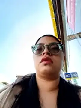 Snapshot of SOFI__10 chatting on May 2026 01:37:02 PM SOFI 10 online show from May 2026 01:37:02 PM