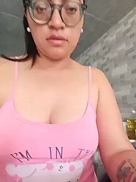 Snapshot of SOFI__10 chatting on May 2026 01:27:01 PM SOFI 10 online show from May 2026 01:27:01 PM