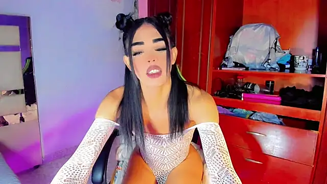 Snapshot of Naomisaenz01 chatting on June 2026 10:31:01 PM Naomisaenz01 online show from June 2026 10:31:01 PM