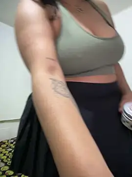 Snapshot of midarixxx chatting on May 2026 01:34:01 AM midarixxx online show from May 2026 01:34:01 AM