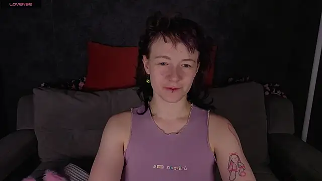 Snapshot of Ricki_Bloom chatting on June 2026 01:03:01 AM Ricki Bloom online show from June 2026 01:03:01 AM
