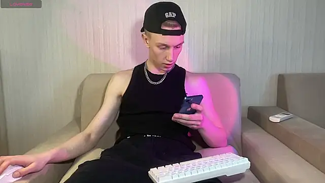 Snapshot of Travis_Gracile chatting on April 2026 09:18:01 AM Travis Gracile online show from April 2026 09:18:01 AM