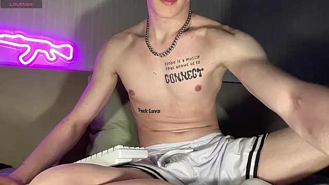 Snapshot of Travis_Gracile chatting on May 2026 08:33:01 AM Travis Gracile online show from May 2026 08:33:01 AM