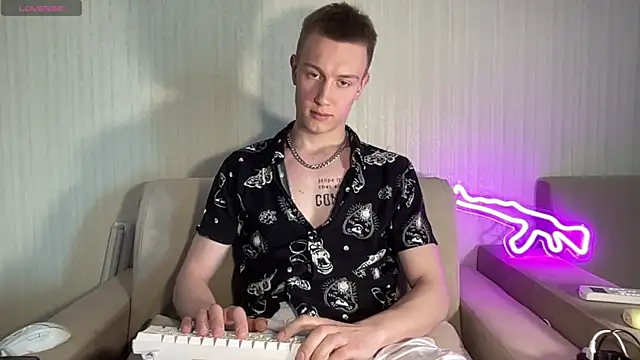 Snapshot of Travis_Gracile chatting on June 2026 09:07:02 AM Travis Gracile online show from June 2026 09:07:02 AM