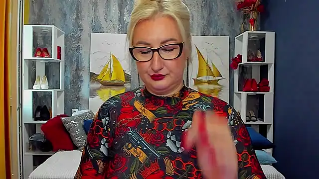Snapshot of DianaFrances chatting on April 2026 08:13:01 AM DianaFrances online show from April 2026 08:13:01 AM