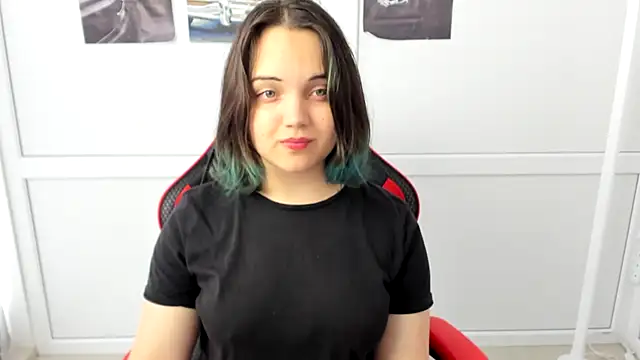 Snapshot of Caroline_cutte chatting on May 2026 06:40:02 AM Caroline cutte online show from May 2026 06:40:02 AM