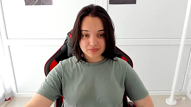 Snapshot of Caroline_cutte chatting on May 2026 06:53:01 AM Caroline cutte online show from May 2026 06:53:01 AM