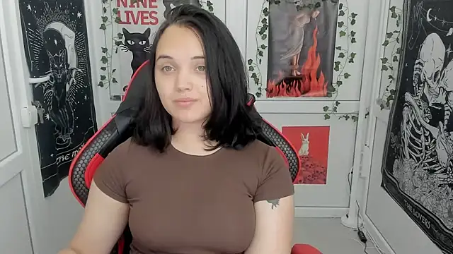 Snapshot of Caroline_cutte chatting on July 2026 07:00:01 AM Caroline cutte online show from July 2026 07:00:01 AM