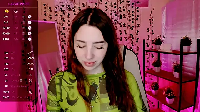 Snapshot of CharliGrace_ chatting on May 2026 06:52:01 AM CharliGrace online show from May 2026 06:52:01 AM