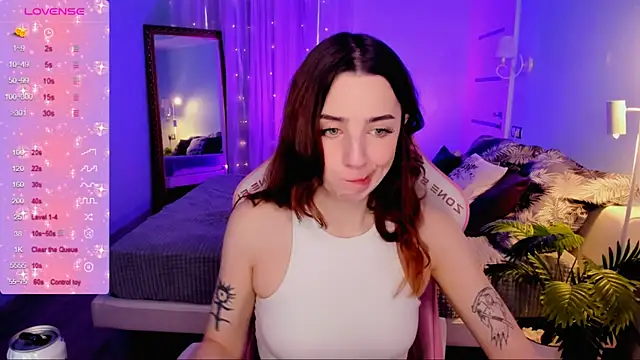 Snapshot of CharliGrace_ chatting on May 2026 08:11:02 AM CharliGrace online show from May 2026 08:11:02 AM