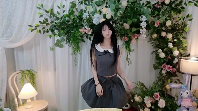 Zoe-001 online show from June 2026 03:00:02 PM