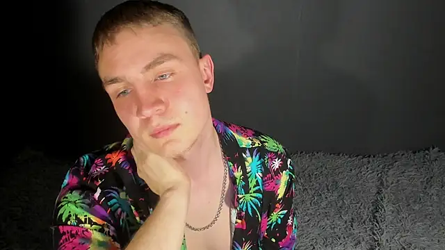 Snapshot of avrions chatting on April 2026 11:28:01 AM avrions online show from April 2026 11:28:01 AM