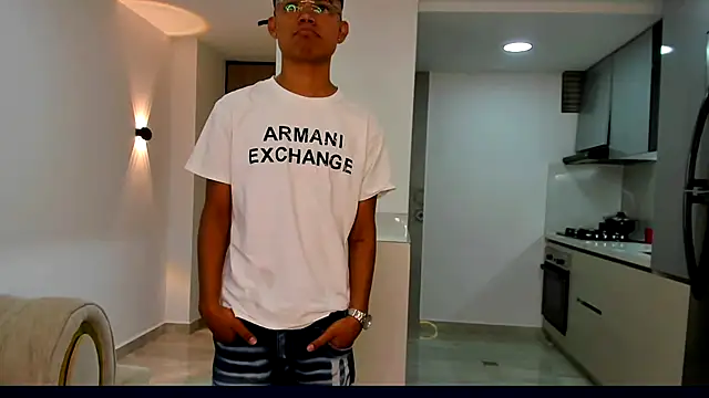 Snapshot of Luxury_pleasure_2 chatting on May 2026 03:24:02 AM Luxury pleasure 2 online show from May 2026 03:24:02 AM