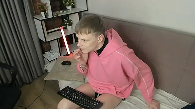 TwinkWhite online show from April 2026 09:27:01 PM