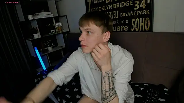 TwinkWhite online show from May 2026 09:11:01 PM