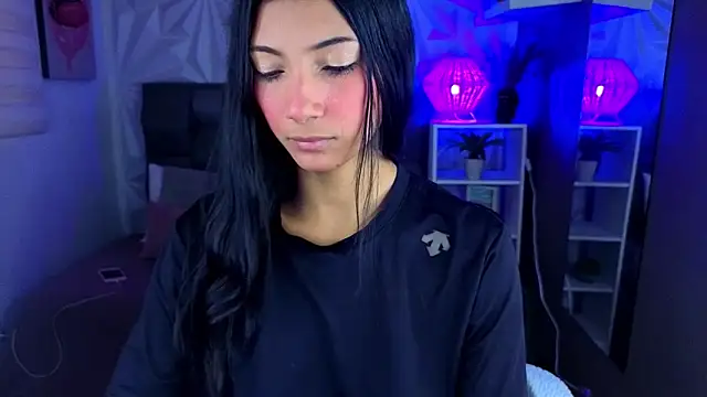 Snapshot of Perlaa_moon_ chatting on June 2026 01:34:02 PM Perlaa moon online show from June 2026 01:34:02 PM