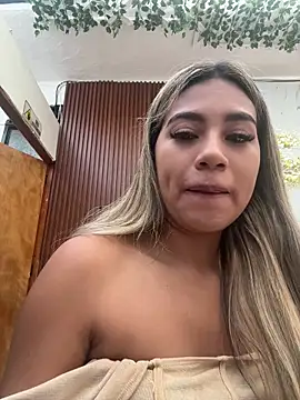 Kimmiebellarie online show from May 2026 12:58:01 PM