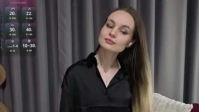 Lovelisse online show from April 2026 10:45:02 PM