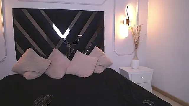 Snapshot of Flor_pink chatting on April 2026 05:12:02 AM Flor pink online show from April 2026 05:12:02 AM