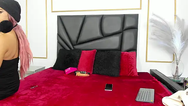 Snapshot of Flor_pink chatting on April 2026 03:35:01 AM Flor pink online show from April 2026 03:35:01 AM