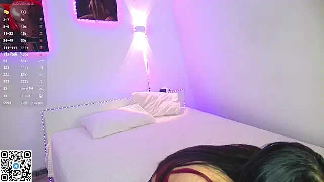 Snapshot of LaylaLaurent chatting on May 2026 05:01:02 AM LaylaLaurent online show from May 2026 05:01:02 AM
