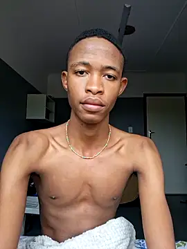 Snapshot of youngAndReckles chatting on May 2026 10:13:01 AM youngAndReckles online show from May 2026 10:13:01 AM