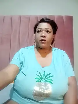 Snapshot of BUSTYQUEEN56_ chatting on June 2026 04:27:01 AM BUSTYQUEEN56 online show from June 2026 04:27:01 AM