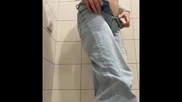 messybun28 online show from April 2026 02:00:01 PM