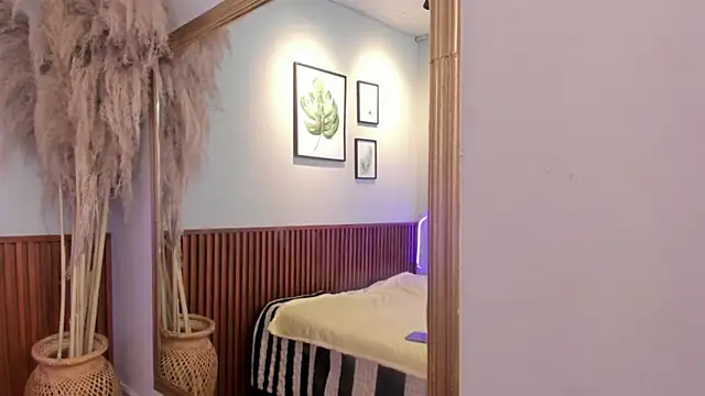 Snapshot of AMBERBENELLI chatting on April 2026 07:31:01 AM AMBERBENELLI online show from April 2026 07:31:01 AM