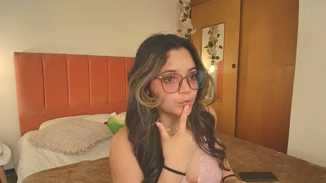 Snapshot of Shadya_ chatting on May 2026 03:11:02 AM Shadya online show from May 2026 03:11:02 AM