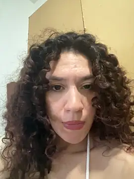 aliinaki26 online show from April 2026 11:51:02 PM