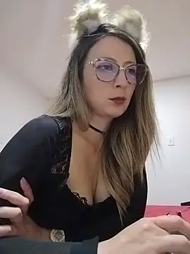 Snapshot of VALELUXX chatting on May 2026 02:07:02 AM VALELUXX online show from May 2026 02:07:02 AM