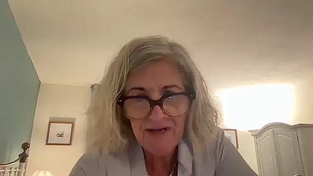 Snapshot of NaughtyMonicaUK chatting on April 2026 05:43:02 AM NaughtyMonicaUK online show from April 2026 05:43:02 AM