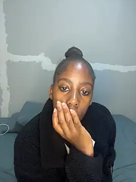 Snapshot of petite_bee chatting on April 2026 04:59:01 PM petite bee online show from April 2026 04:59:01 PM