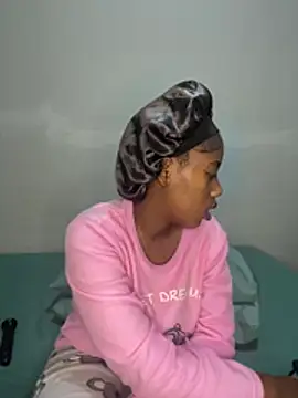 Snapshot of petite_bee chatting on May 2026 04:48:02 PM petite bee online show from May 2026 04:48:02 PM