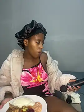 Snapshot of petite_bee chatting on May 2026 03:53:02 PM petite bee online show from May 2026 03:53:02 PM