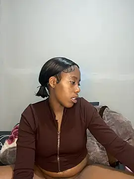 Snapshot of petite_bee chatting on July 2026 04:26:02 AM petite bee online show from July 2026 04:26:02 AM