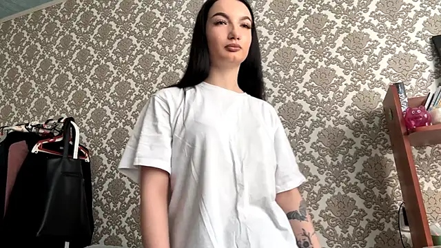 Snapshot of holoris chatting on April 2026 10:10:01 AM holoris online show from April 2026 10:10:01 AM