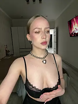 Snapshot of AlisaPearl chatting on April 2026 08:20:02 PM AlisaPearl online show from April 2026 08:20:02 PM