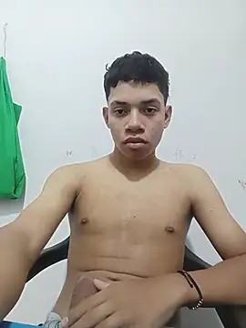 Snapshot of curious_straight_guy chatting on June 2026 01:45:01 AM curious straight guy online show from June 2026 01:45:01 AM