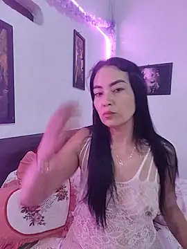 Snapshot of LuluDream chatting on June 2026 04:29:02 AM LuluDream online show from June 2026 04:29:02 AM