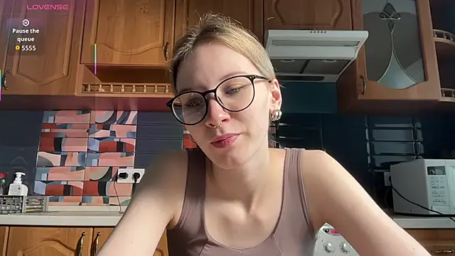 Snapshot of eileencrowday chatting on April 2026 03:09:02 AM eileencrowday online show from April 2026 03:09:02 AM