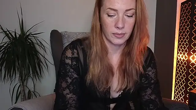 Snapshot of Sharon_Red chatting on October 2025 03:43:01 PM Sharon Red online show from October 2025 03:43:01 PM