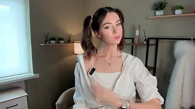 Peaches Peaches online show from April 2026 09:48:02 AM