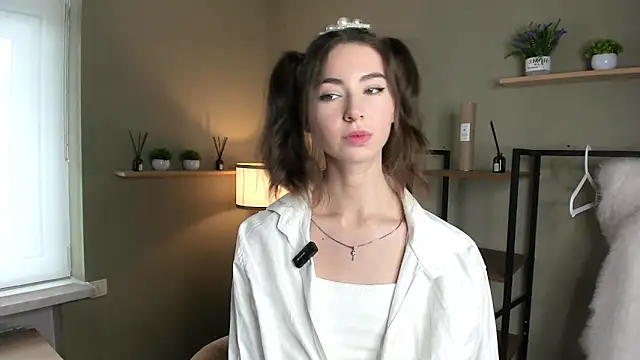 Peaches Peaches online show from April 2026 09:30:02 AM
