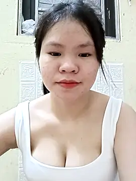 Snapshot of Seraphinahh chatting on April 2026 03:50:02 PM Seraphinahh online show from April 2026 03:50:02 PM