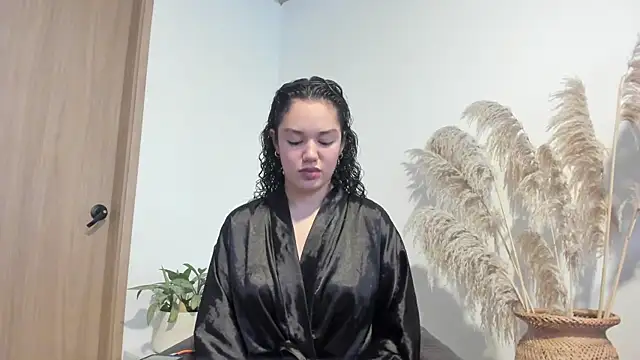 Snapshot of MiaRouseex chatting on May 2026 08:57:02 PM MiaRouseex online show from May 2026 08:57:02 PM