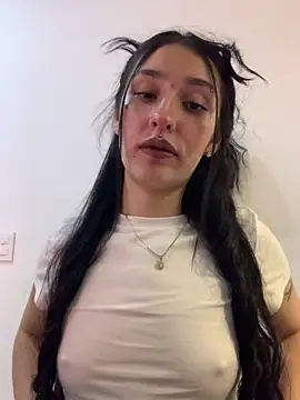 Snapshot of NickieCute- chatting on April 2026 10:15:01 PM NickieCute- online show from April 2026 10:15:01 PM