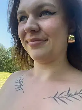 Snapshot of SweetLikaaa chatting on June 2026 01:04:02 PM SweetLikaaa online show from June 2026 01:04:02 PM
